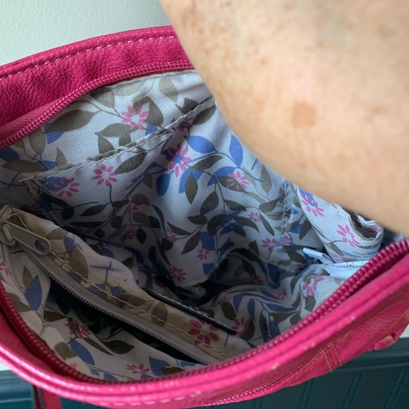 Mia DeLuca Crossbody Bag - Picture 4 of 4